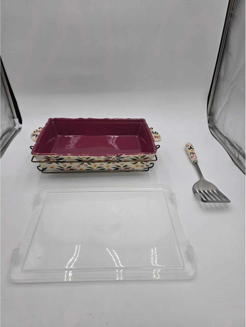 Temp-tations Presentable Ovenware 13x9 Baking Dish with Lid and Spatula